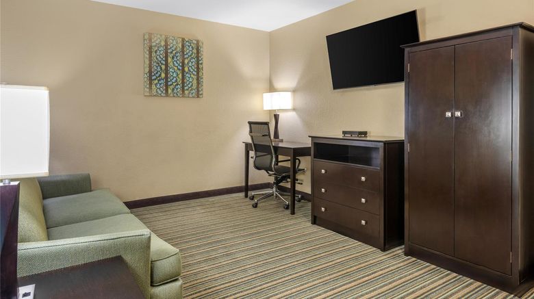 <b>Best Western Long Beach Inn Suite</b>. Images powered by <a href="https://iceportal.shijigroup.com/" title="IcePortal" target="_blank">IcePortal</a>.
