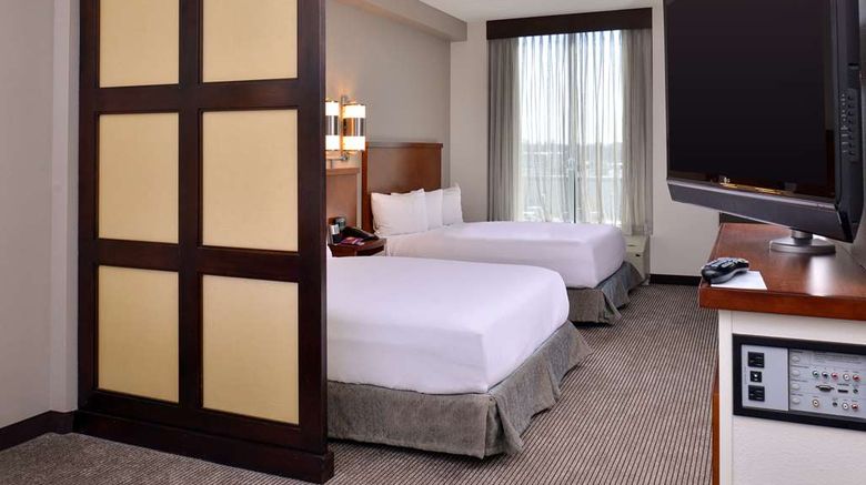 <b>Hyatt Place Garden City Room</b>. Images powered by <a href="https://iceportal.shijigroup.com/" title="IcePortal" target="_blank">IcePortal</a>.