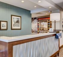 Hampton Inn & Suites Manchester Lobby