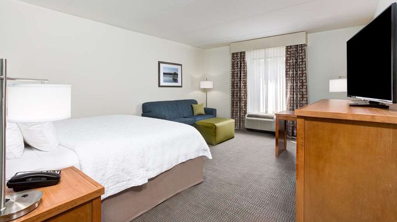 <b>Hampton Inn & Suites Manchester Room</b>. Images powered by <a href="https://iceportal.shijigroup.com/" title="IcePortal" target="_blank">IcePortal</a>.