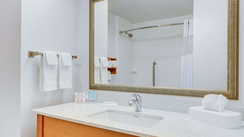 <b>Hampton Inn & Suites Manchester Room</b>. Images powered by <a href="https://iceportal.shijigroup.com/" title="IcePortal" target="_blank">IcePortal</a>.