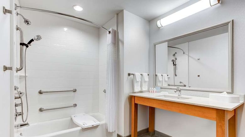 <b>Hampton Inn & Suites Manchester Room</b>. Images powered by <a href="https://iceportal.shijigroup.com/" title="IcePortal" target="_blank">IcePortal</a>.