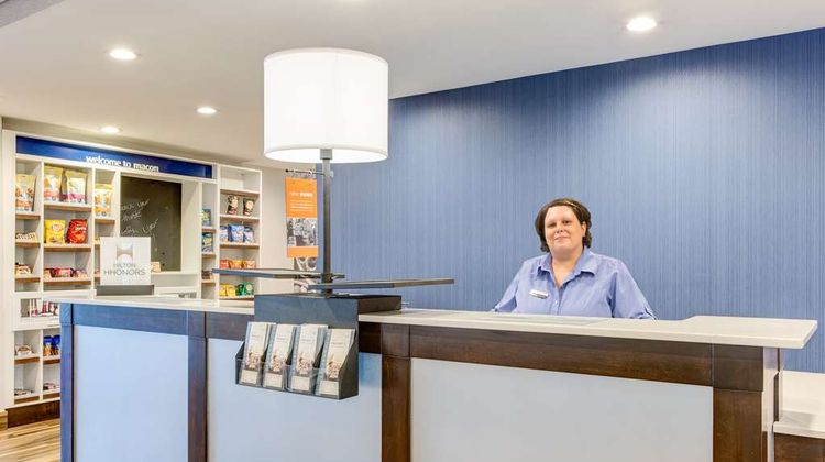 Hampton Inn & Suites Macon I-475 Lobby