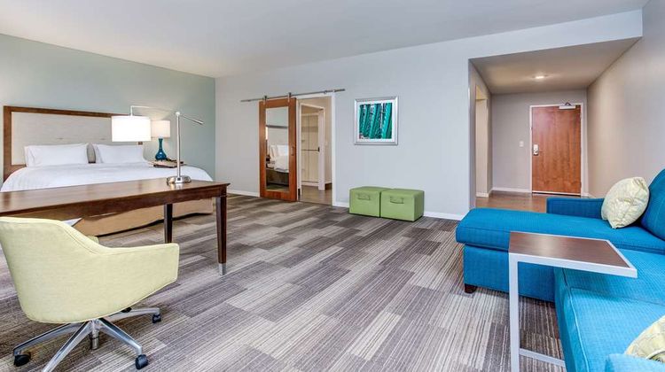 Hampton Inn & Suites Macon I-475 Room