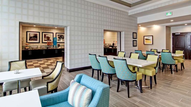 <b>Hampton Inn & Suites Saskatoon Airport Restaurant</b>. Images powered by <a href="https://iceportal.shijigroup.com/" title="IcePortal" target="_blank">IcePortal</a>.