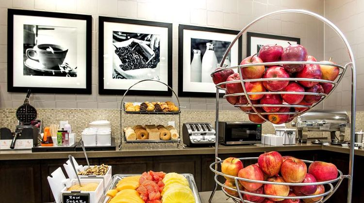 Hampton Inn & Suites by Hilton, Bolton Restaurant