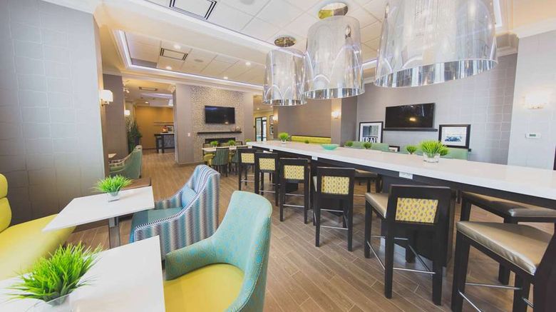 <b>Hampton Inn & Suites by Hilton, Bolton Restaurant</b>. Images powered by <a href="https://iceportal.shijigroup.com/" title="IcePortal" target="_blank">IcePortal</a>.