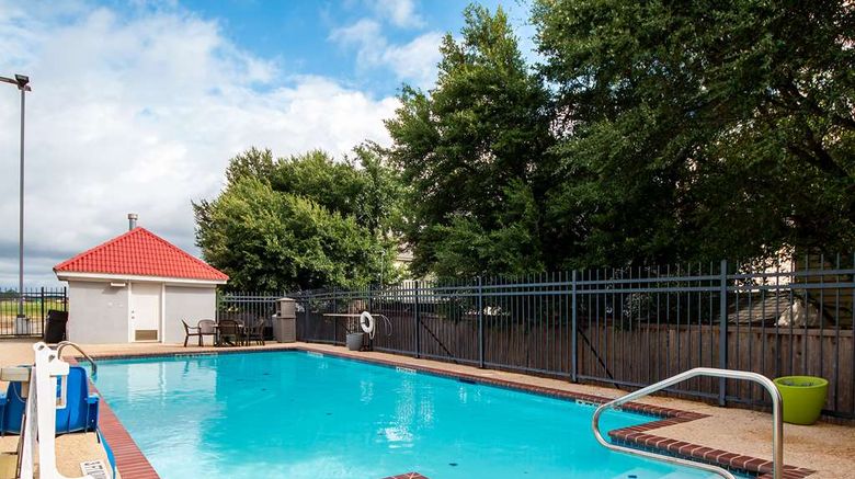 <b>Best Western Boerne Inn & Suites Pool</b>. Images powered by <a href="https://iceportal.shijigroup.com/" title="IcePortal" target="_blank">IcePortal</a>.