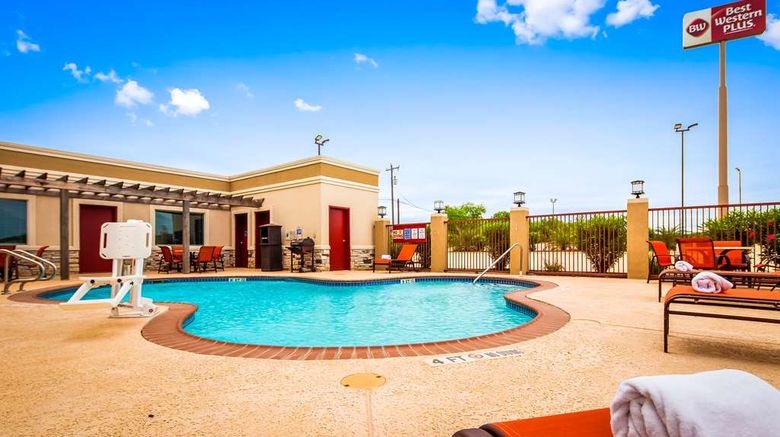 <b>Best Western Plus Dilley Inn & Suites Pool</b>. Images powered by <a href="https://iceportal.shijigroup.com/" title="IcePortal" target="_blank">IcePortal</a>.