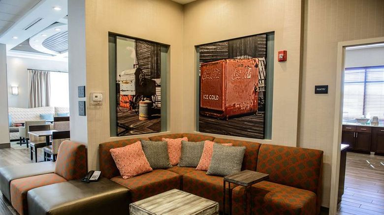 <b>Hampton Inn Bainbridge Lobby</b>. Images powered by <a href="https://iceportal.shijigroup.com/" title="IcePortal" target="_blank">IcePortal</a>.