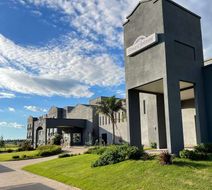 Howard Johnson Funes Exterior