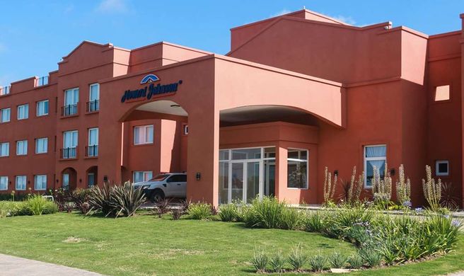 Howard Johnson Funes Exterior
