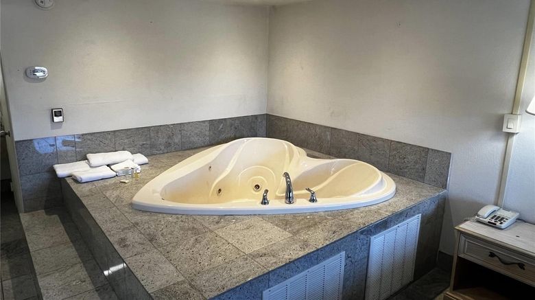 <b>Travelodge Parsippany Room</b>. Images powered by <a href="https://iceportal.shijigroup.com/" title="IcePortal" target="_blank">IcePortal</a>.