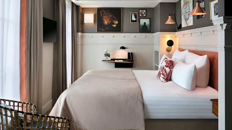 <b>Hotel Royal Madeleine Room</b>. Images powered by <a href="https://iceportal.shijigroup.com/" title="IcePortal" target="_blank">IcePortal</a>.