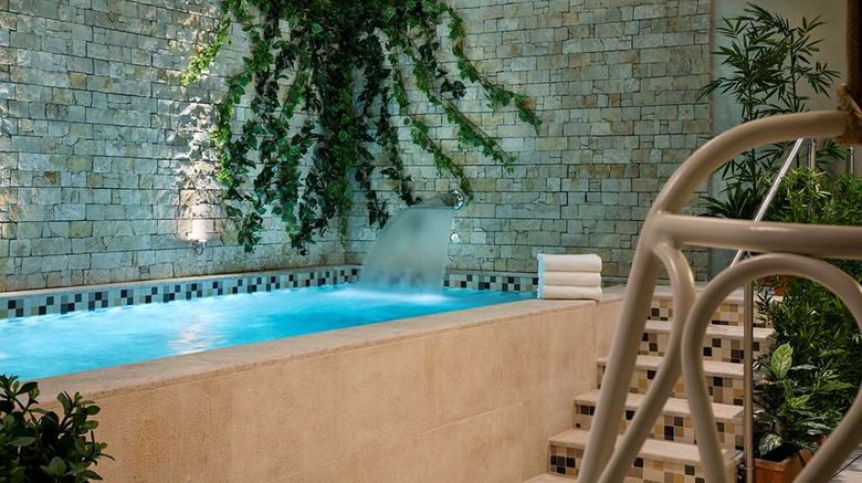 <b>Hotel Royal Madeleine Pool</b>. Images powered by <a href="https://iceportal.shijigroup.com/" title="IcePortal" target="_blank">IcePortal</a>.