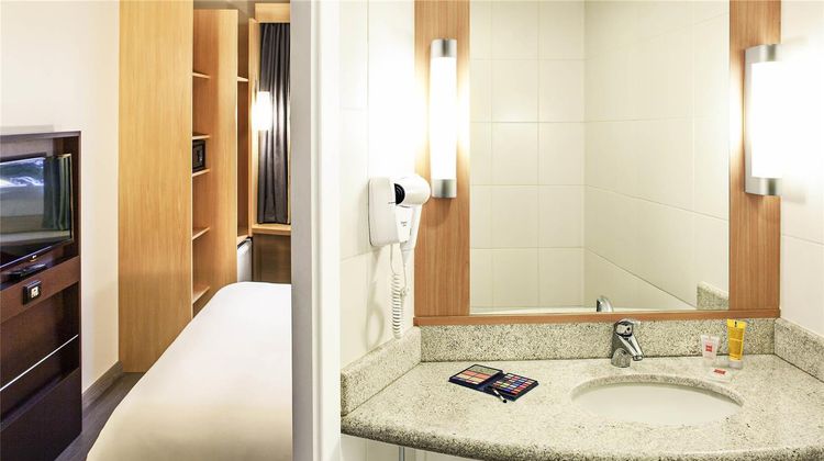 Ibis RJ Parque Olimpico Room