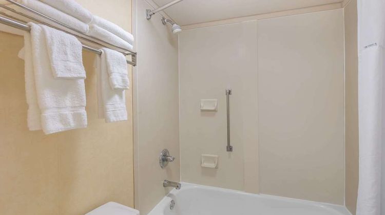 Baymont Inn & Suites Griffin Room