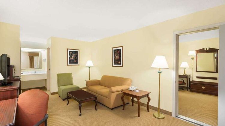 Baymont Inn & Suites Griffin Suite