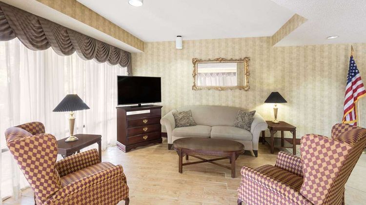 Baymont Inn & Suites Griffin Lobby