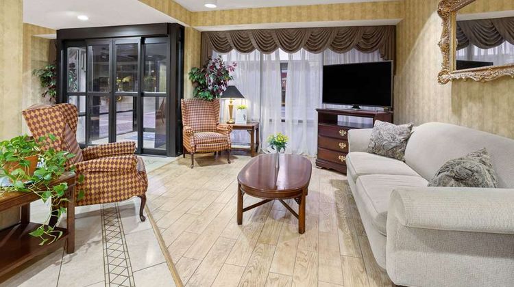 Baymont Inn & Suites Griffin Lobby