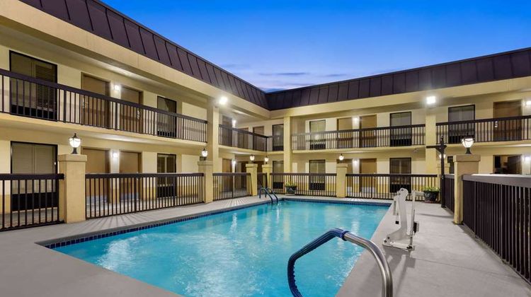 Baymont Inn & Suites Griffin Pool