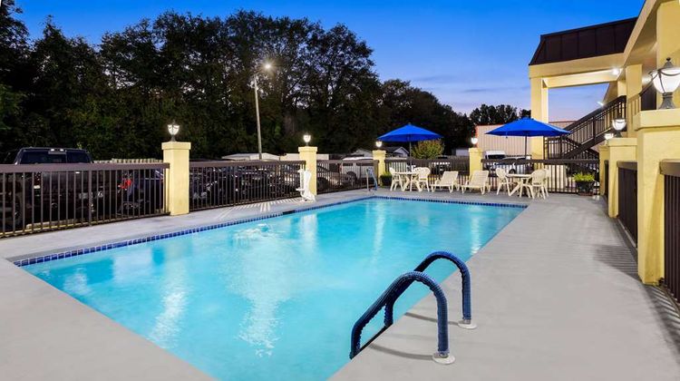 Baymont Inn & Suites Griffin Pool