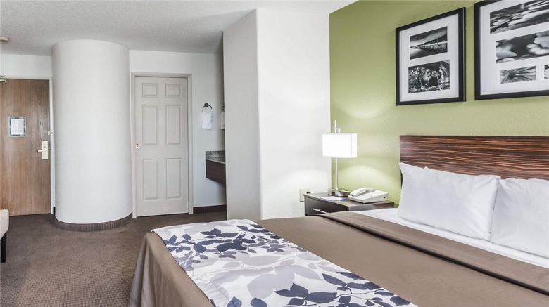 <b>Baymont Inn & Suites Pueblo Room</b>. Images powered by <a href="https://iceportal.shijigroup.com/" title="IcePortal" target="_blank">IcePortal</a>.