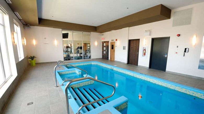 <b>Imperia Hotel & Suites Terrebonne Pool</b>. Images powered by <a href="https://iceportal.shijigroup.com/" title="IcePortal" target="_blank">IcePortal</a>.