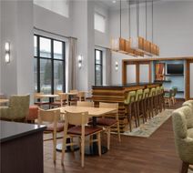 Hampton Inn & Suites Baltimore Lobby