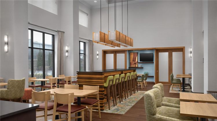 Hampton Inn & Suites Baltimore Lobby