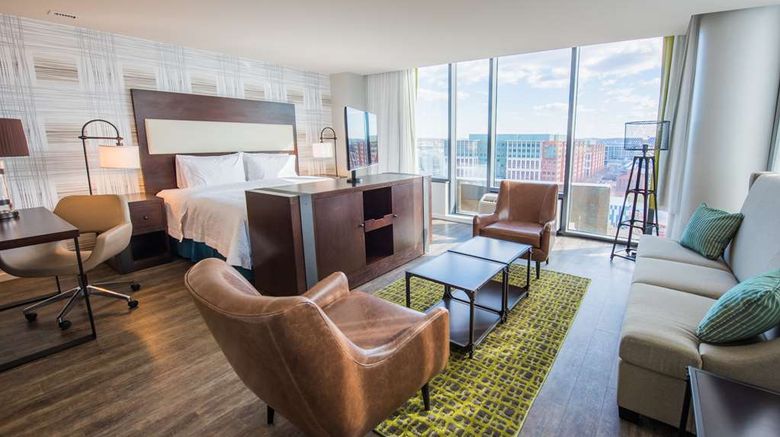<b>Hampton Inn & Suites Wash DC-Navy Yard Room</b>. Images powered by <a href="https://iceportal.shijigroup.com/" title="IcePortal" target="_blank">IcePortal</a>.