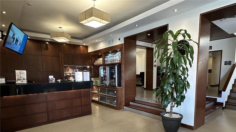 <b>Best Western Cumbres Inn Cd. Cuauhtemoc Lobby</b>. Images powered by <a href="https://iceportal.shijigroup.com/" title="IcePortal" target="_blank">IcePortal</a>.