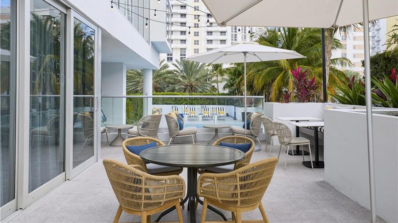 <b>Hyatt Centric South Beach Miami Pool</b>. Images powered by <a href="https://iceportal.shijigroup.com/" title="IcePortal" target="_blank">IcePortal</a>.