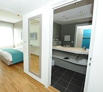 Aquatis Hotel & Conference Ctr Room
