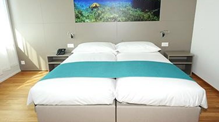 Aquatis Hotel & Conference Ctr Room