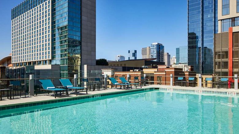 <b>Hilton Garden Inn Nashville Downtown Pool</b>. Images powered by <a href="https://iceportal.shijigroup.com/" title="IcePortal" target="_blank">IcePortal</a>.