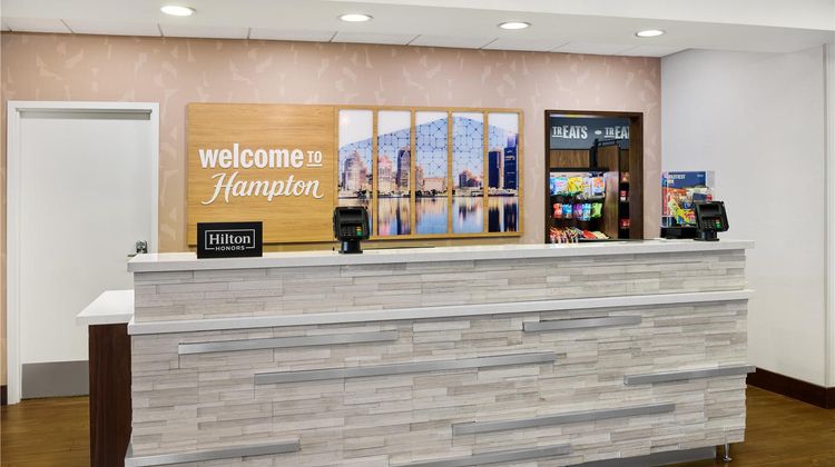 Hampton Inn & Suites Detroit/Troy Lobby