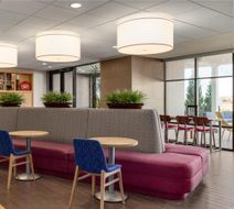 Home2 Suites by Hilton-Farmington Lobby