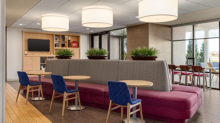 Home2 Suites by Hilton-Farmington Lobby