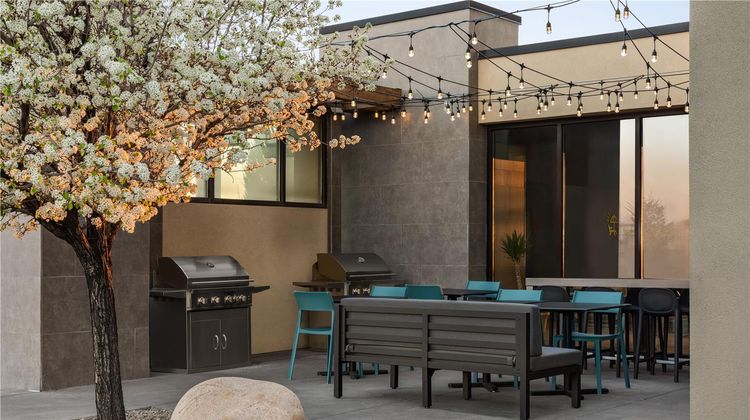Home2 Suites by Hilton-Farmington Exterior