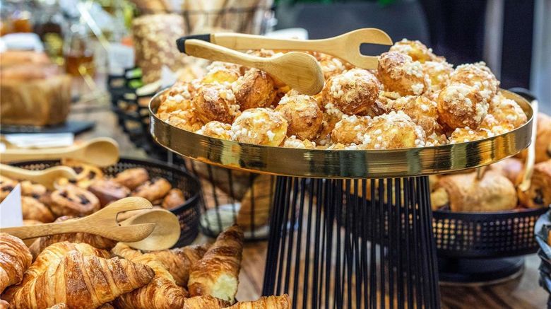 <b>Hotel Mercure Trouville-sur Mer Restaurant</b>. Images powered by <a href="https://iceportal.shijigroup.com/" title="IcePortal" target="_blank">IcePortal</a>.