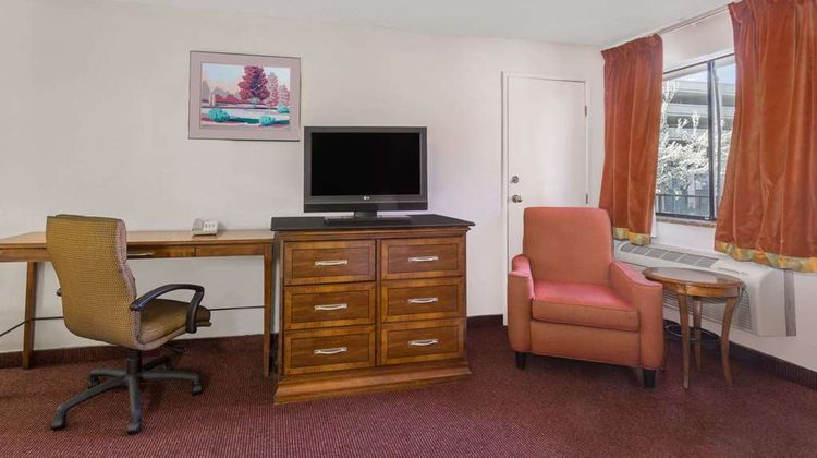 Travelodge Reno Suite