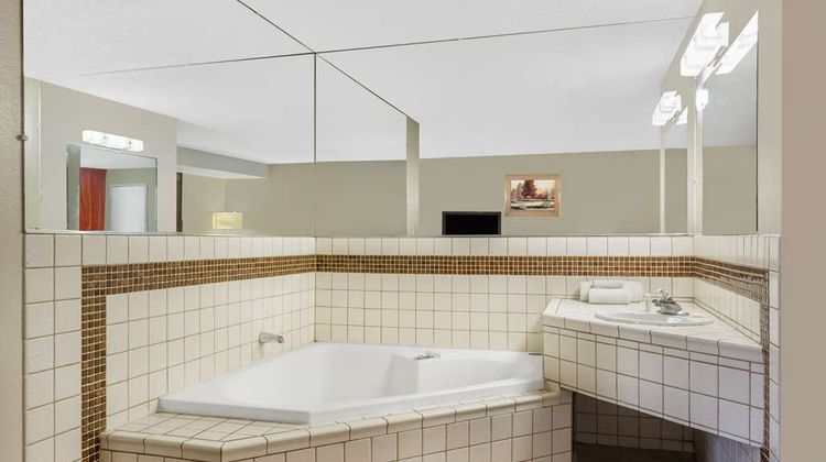 Travelodge Reno Suite