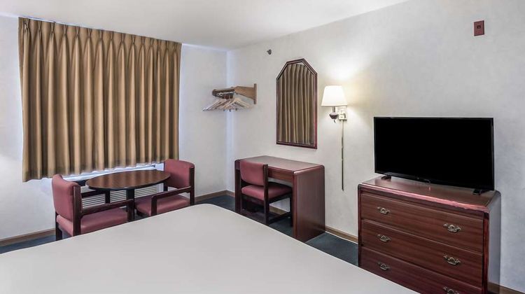 Americas Best Value Inn Room