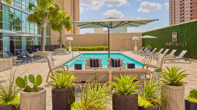 <b>Hyatt Regency Houston/Galleria Pool</b>. Images powered by <a href="https://iceportal.shijigroup.com/" title="IcePortal" target="_blank">IcePortal</a>.