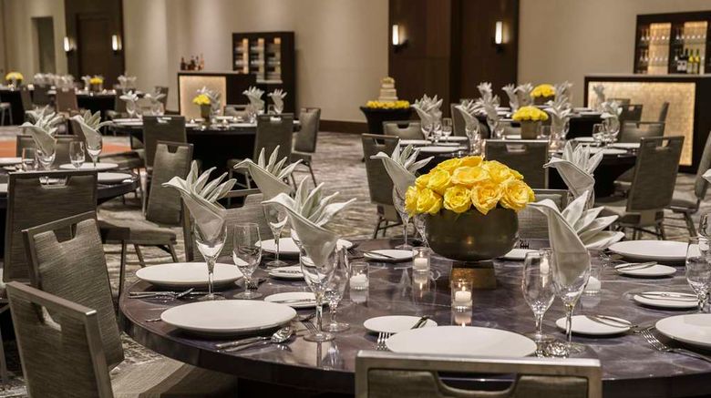 <b>Hyatt Regency Houston/Galleria Lobby</b>. Images powered by <a href="https://iceportal.shijigroup.com/" title="IcePortal" target="_blank">IcePortal</a>.