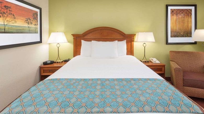 <b>Baymont Inn & Suites Orangeburg North Room</b>. Images powered by <a href="https://iceportal.shijigroup.com/" title="IcePortal" target="_blank">IcePortal</a>.