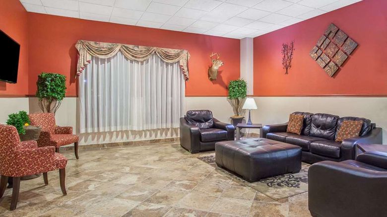 <b>Days Inn & Suites Mt Pleasant Lobby</b>. Images powered by <a href="https://iceportal.shijigroup.com/" title="IcePortal" target="_blank">IcePortal</a>.
