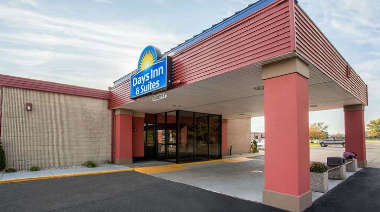 Days Inn & Suites Mt Pleasant Exterior