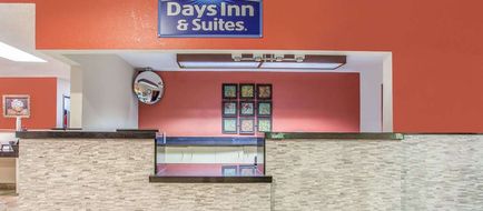 Days Inn & Suites Mt Pleasant Lobby